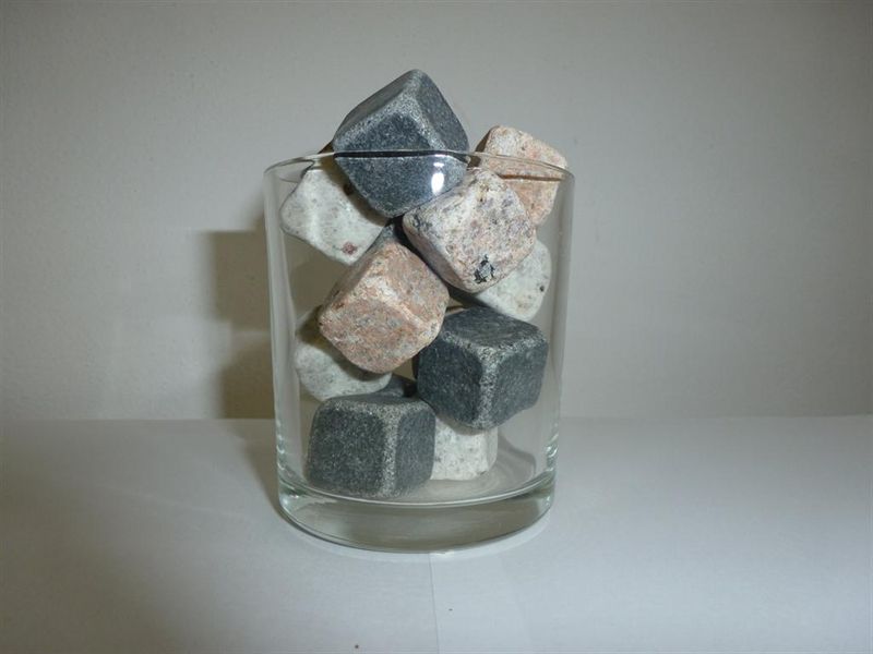 Kamenné chladící ledové kostky, whisky stones 1