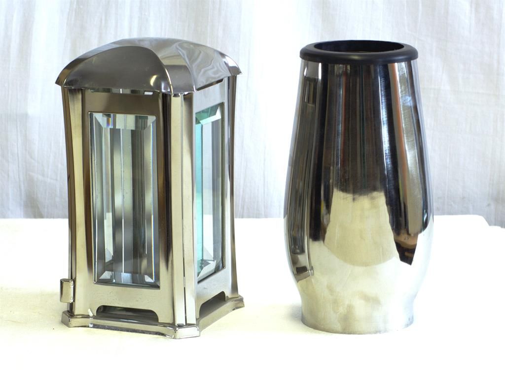 náhrobní lampa a váza